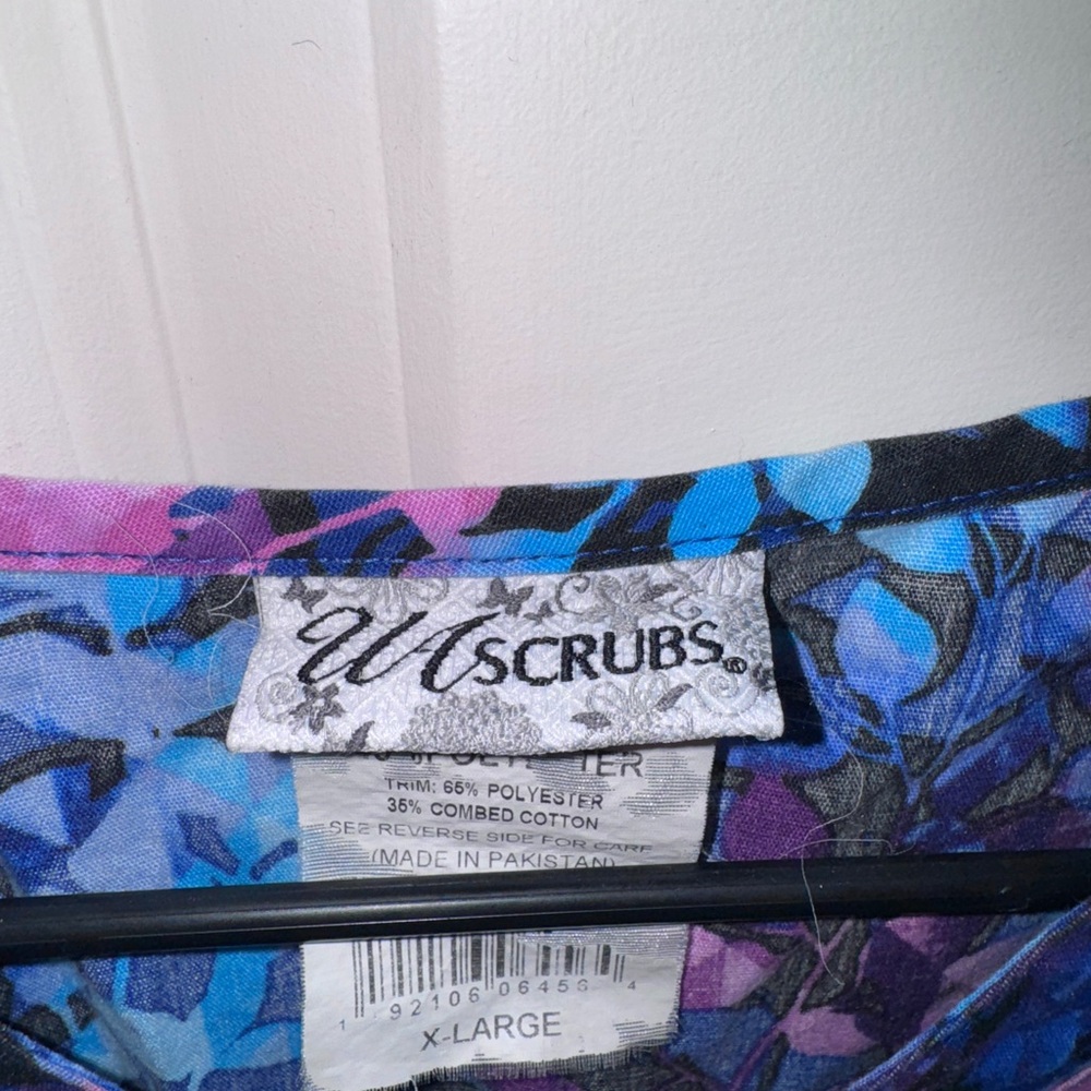Scrub top - Picture 3 of 4